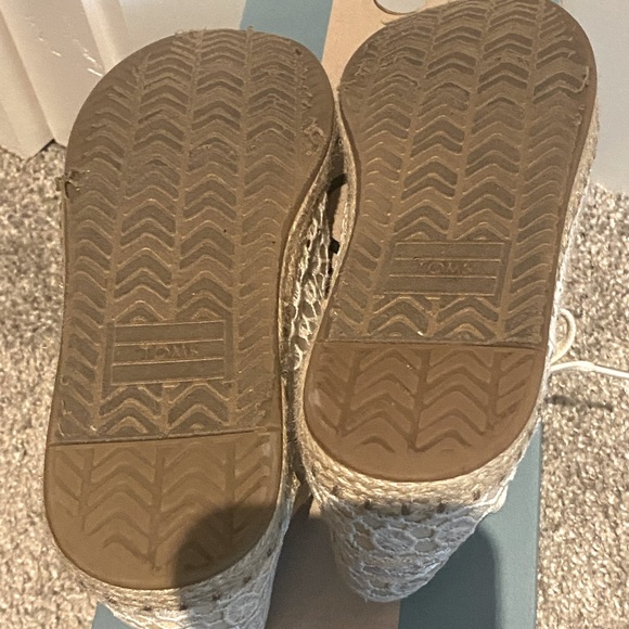 TOMS crochet sneakers - Picture 3 of 5